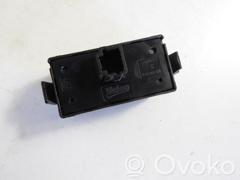 Opel Vivaro Hazard light switch 