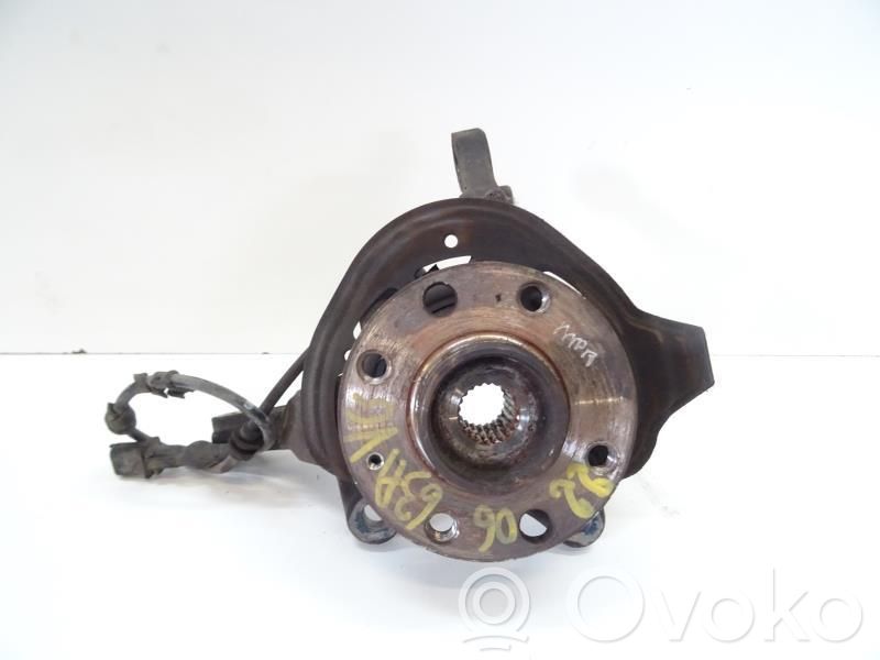 Opel Corsa C Zwrotnica koła przedniego 