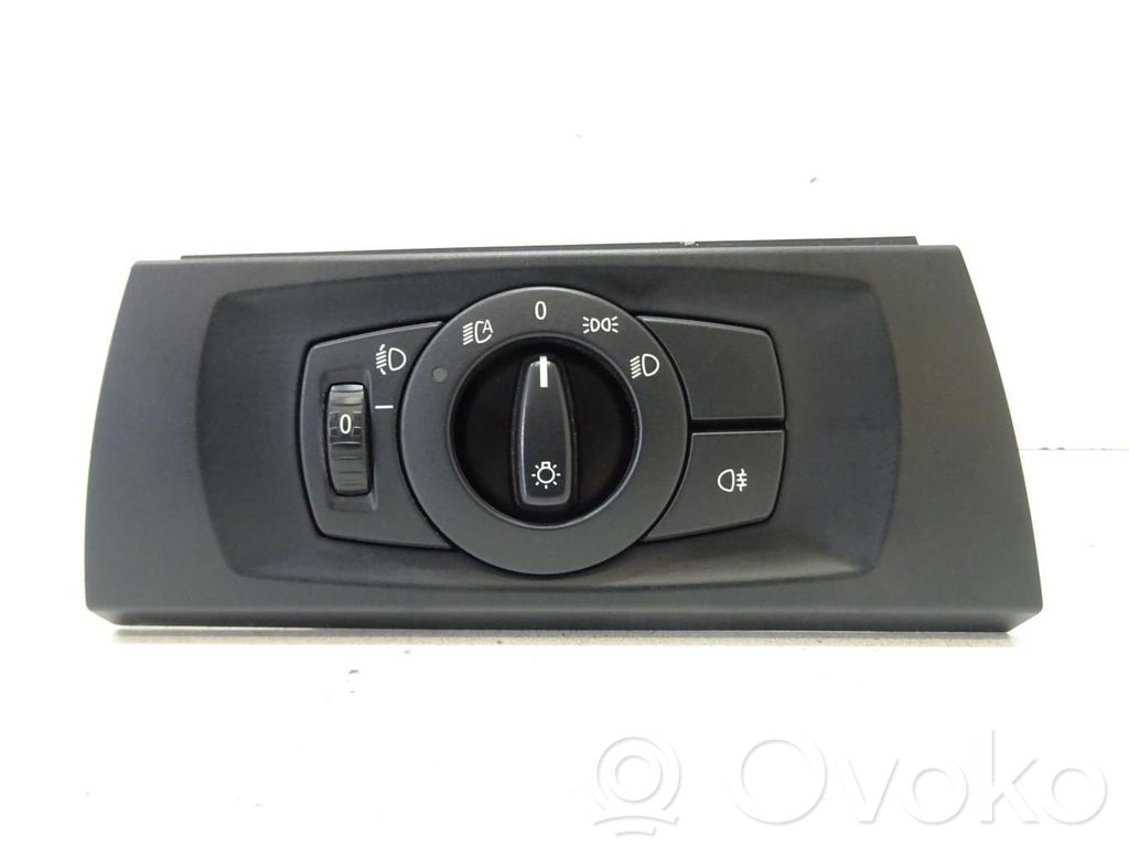 Light switch   693279304