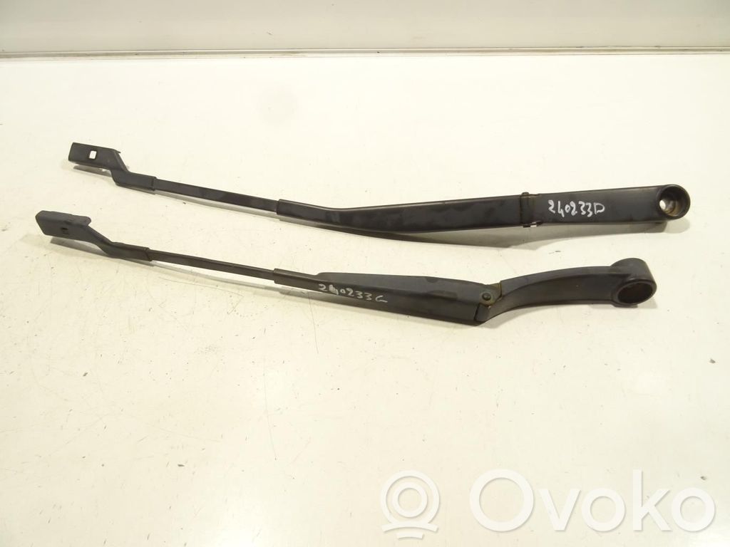 KIA Pro Cee'd I Front wiper blade arm 