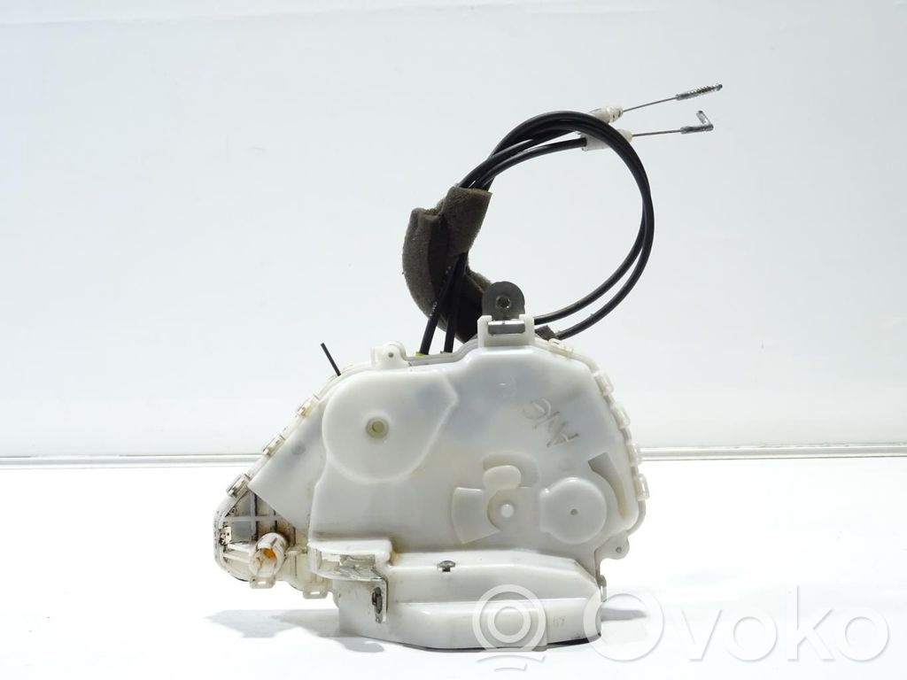 Honda CR-V Front door lock 
