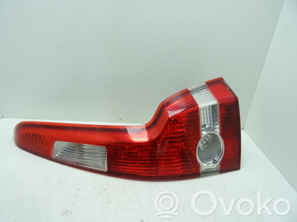 Volvo V50 Aizmugurējais lukturis virsbūvē 