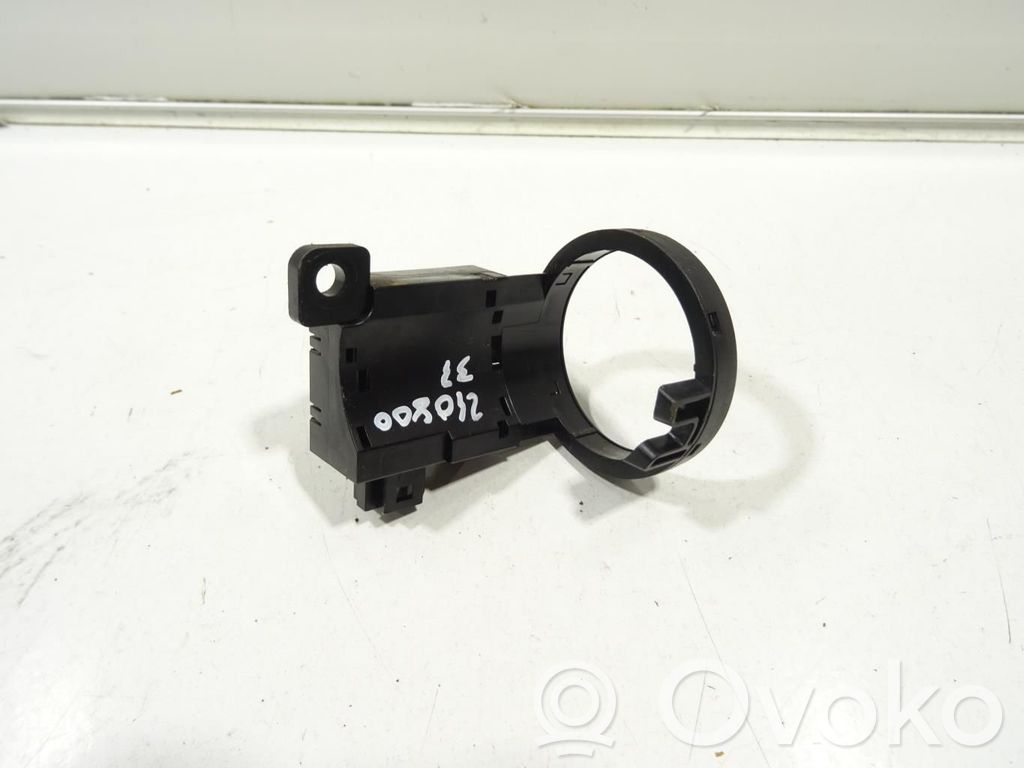 Nissan Note (E12) Virtalukko 