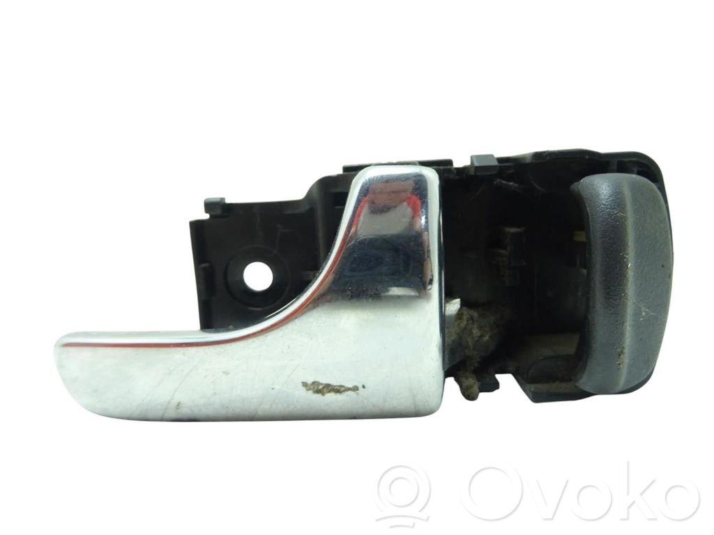 Nissan Terrano Manecilla interna puerta delantera 
