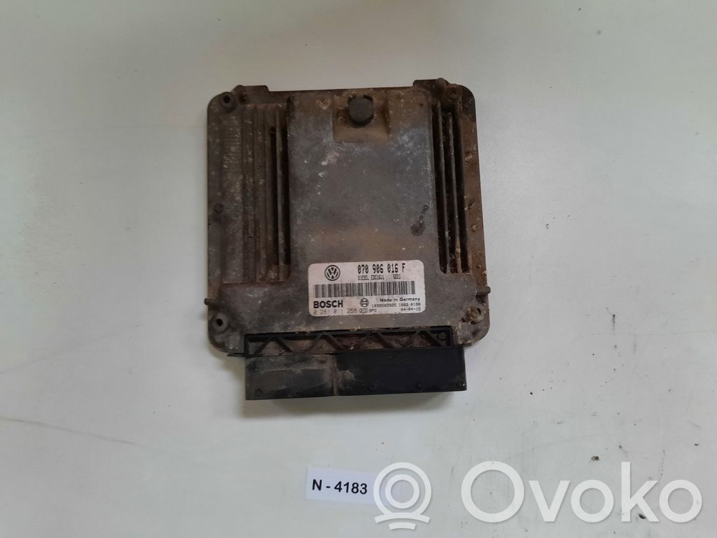 Volkswagen Touareg I Engine control unit/module 