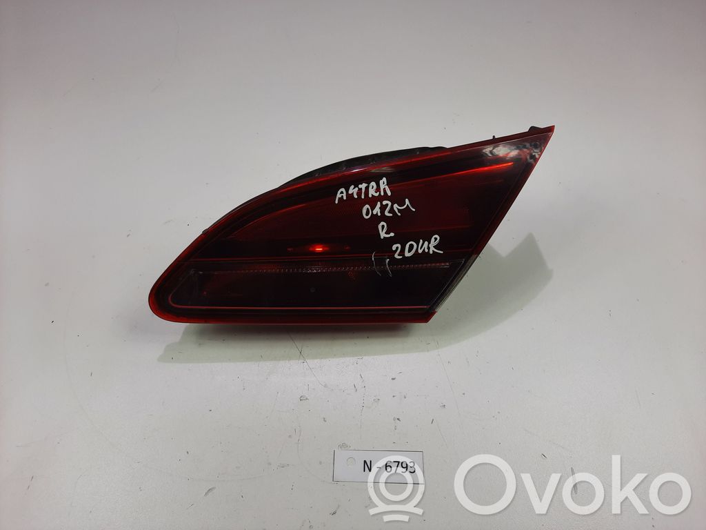 Opel Astra J Lampy tylnej klapy bagażnika 