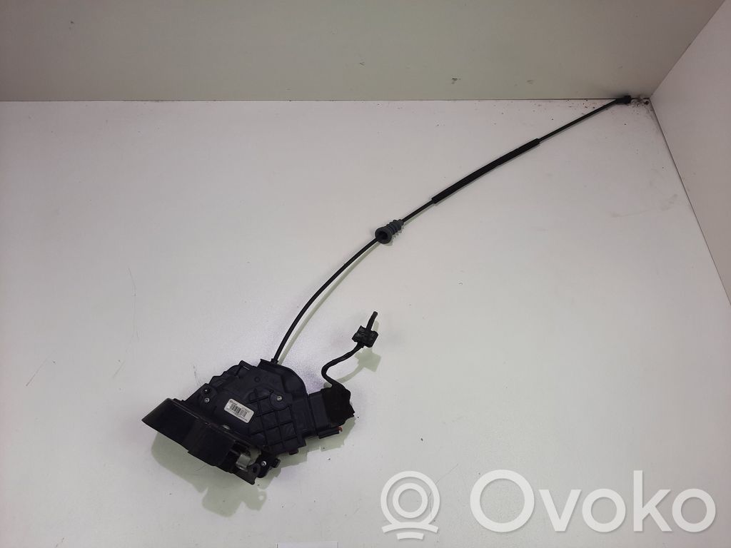 Volvo C30 Priekšpusē slēdzene 