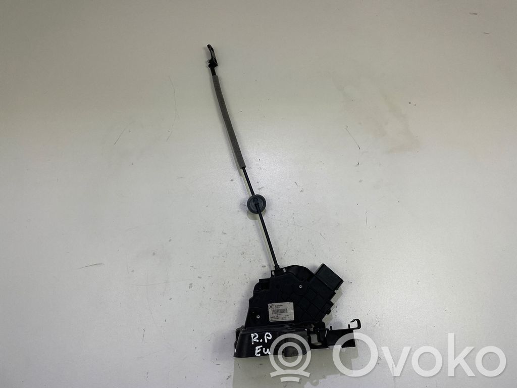 Volvo V70 Priekšpusē slēdzene 