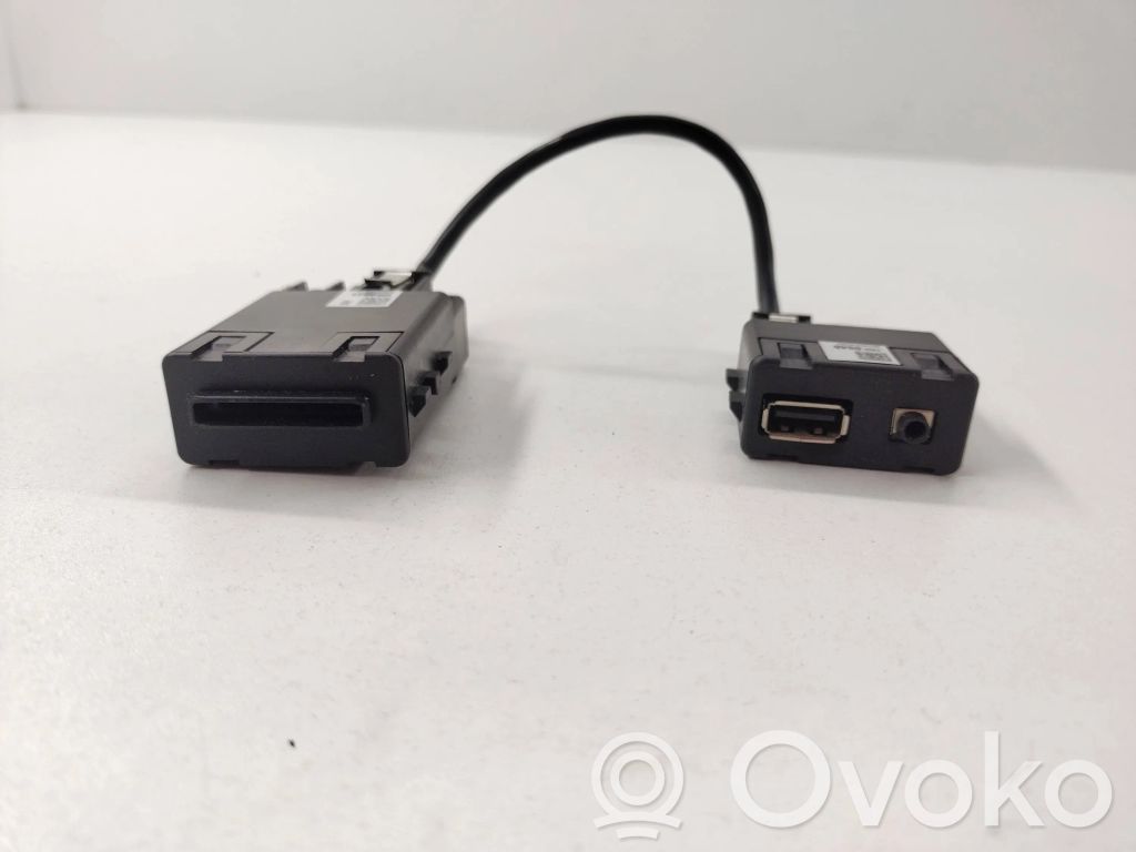 Opel Astra J USB socket connector 