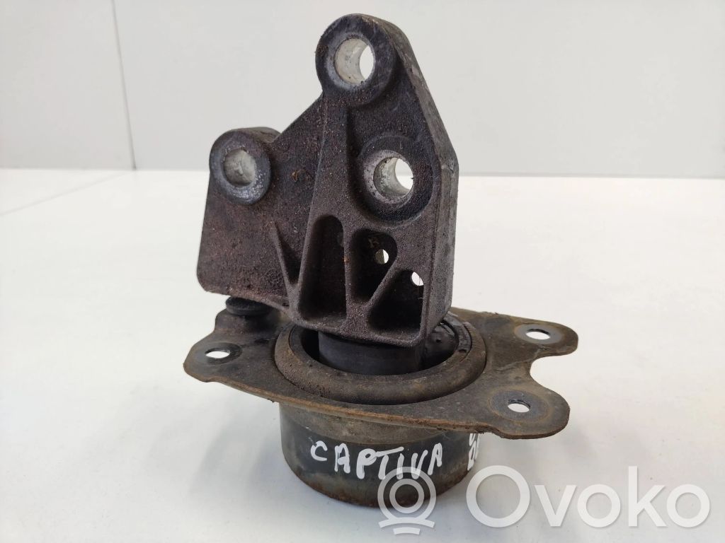 Chevrolet Captiva Engine mount bracket 