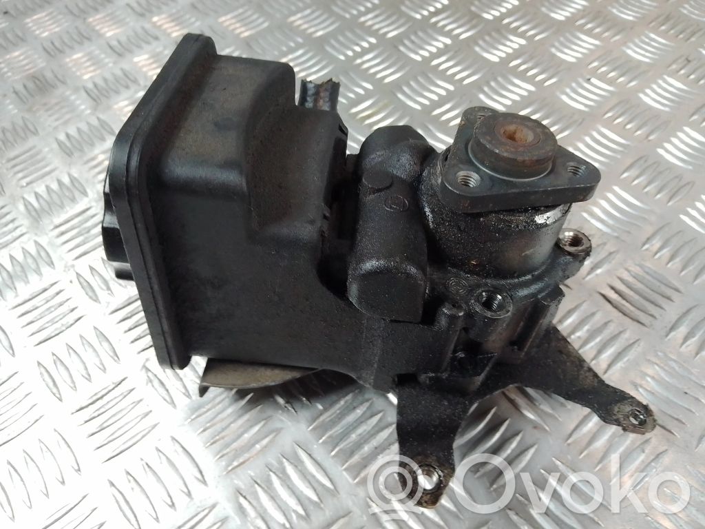 BMW 3 E46 Vairo stiprintuvo siurblys 