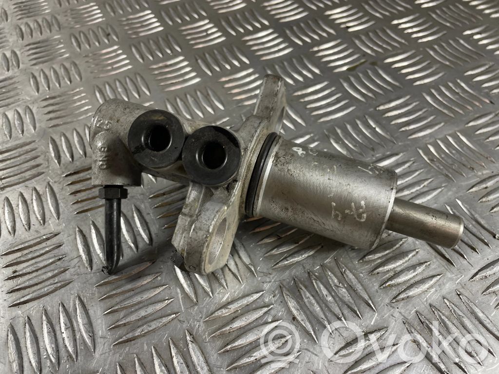 Audi A4 S4 B7 8E 8H Pääjarrusylinteri 