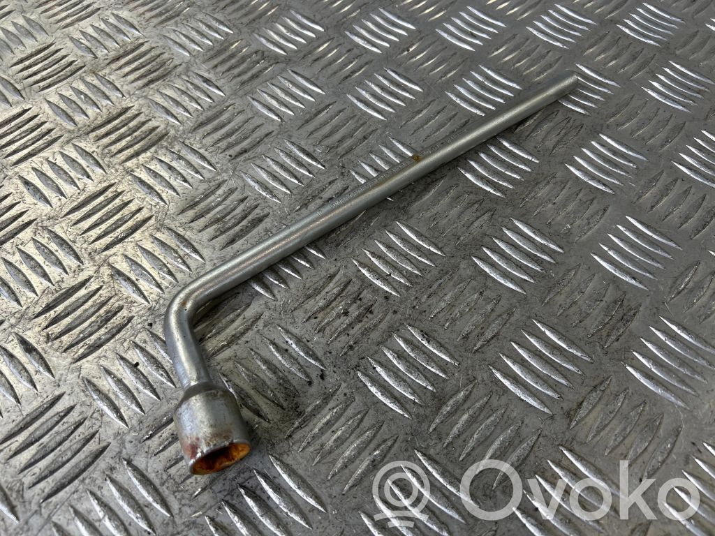Mercedes-Benz C W204 Llave de tuercas de rueda 
