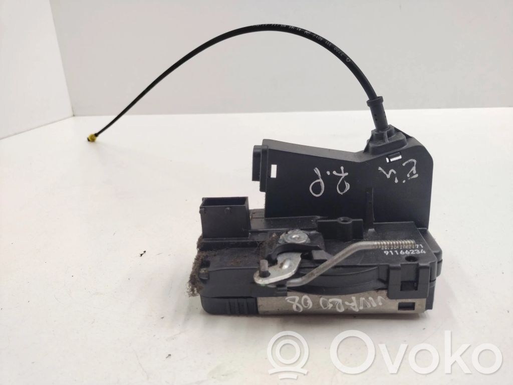 Opel Vivaro Front door lock 
