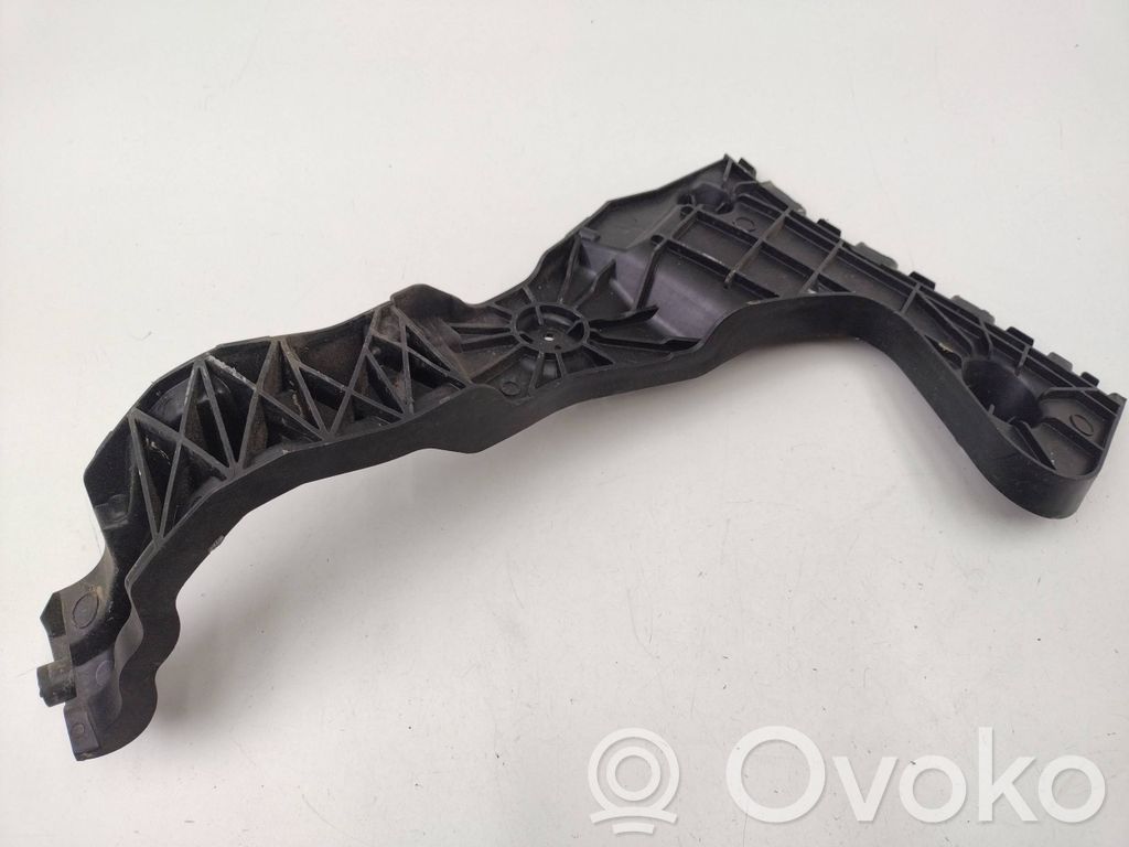 Audi Q3 F3 Soporte de montaje del parachoques trasero 