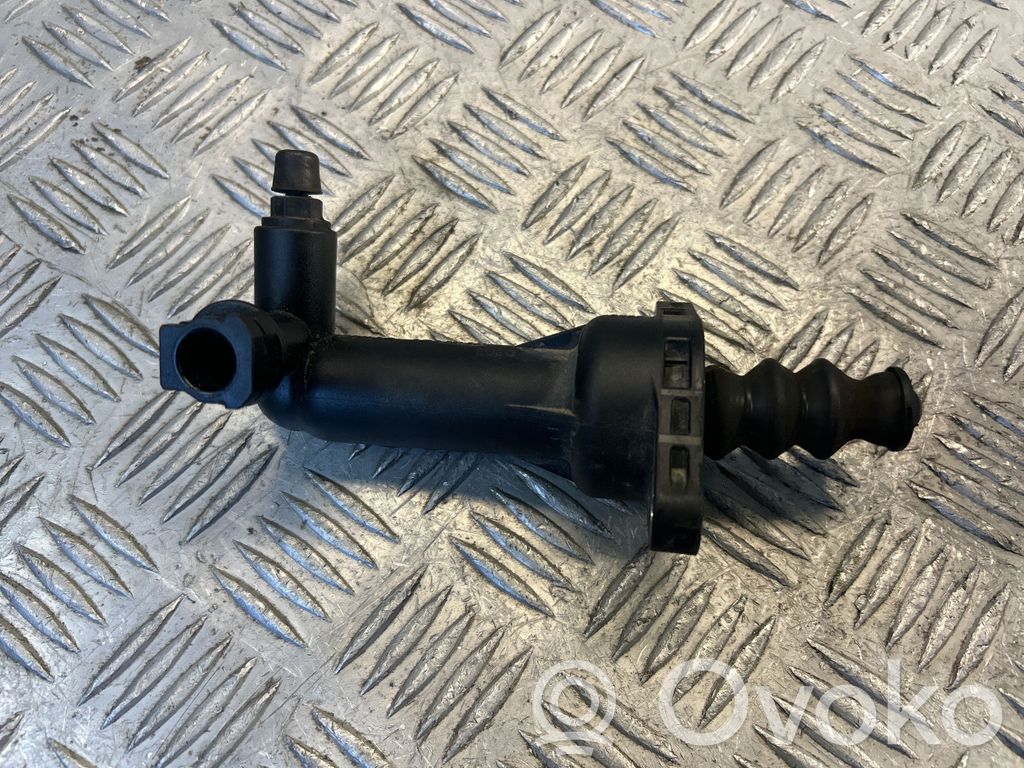 Seat Ibiza IV (6J,6P) Kytkimen apusylinteri 