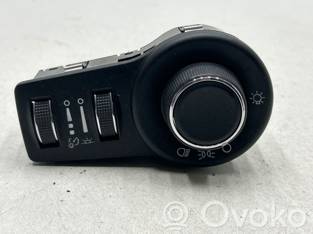 Chrysler Pacifica Light switch 