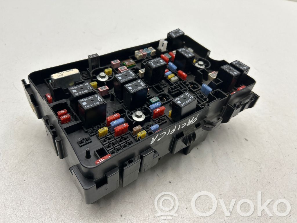 Chrysler Pacifica Fuse box set 