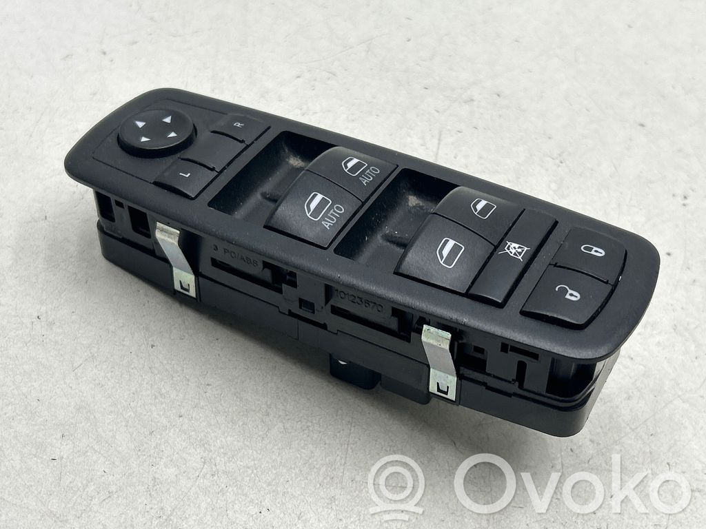 Chrysler Pacifica Electric window control switch 