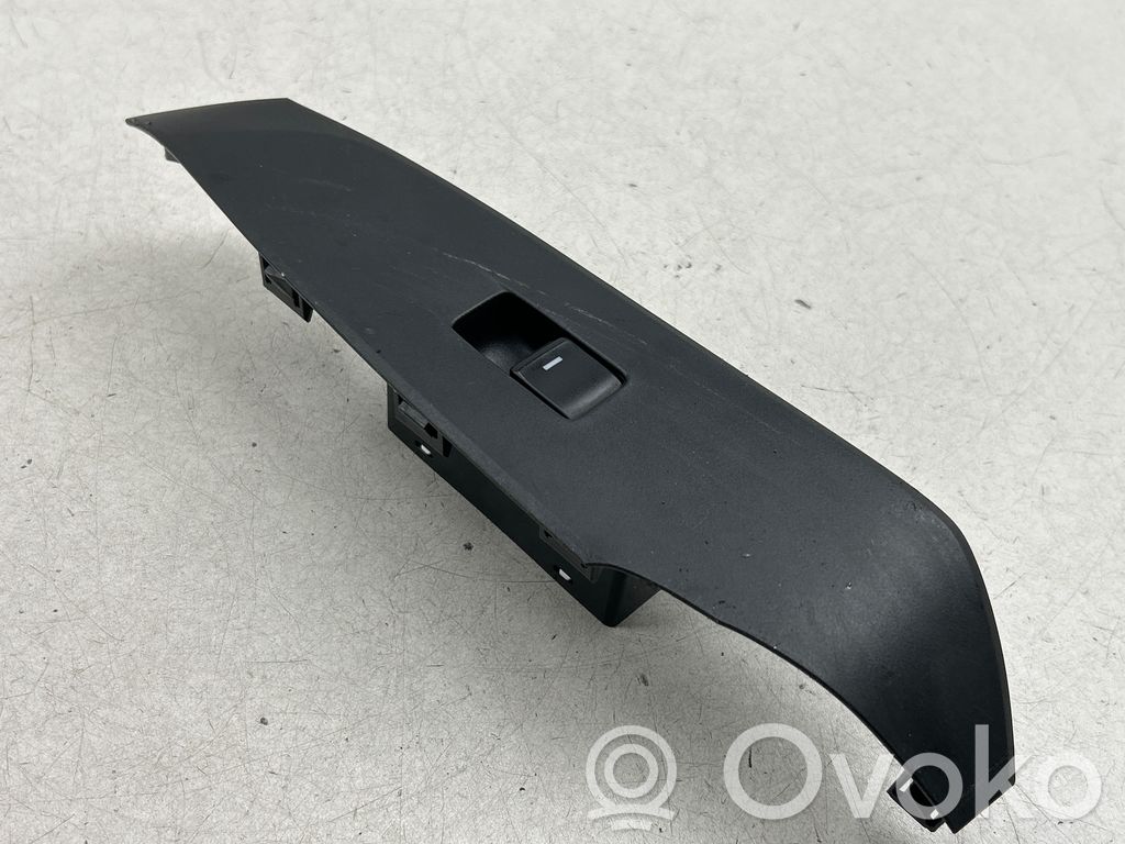 Electric window control switch   GKL166370A