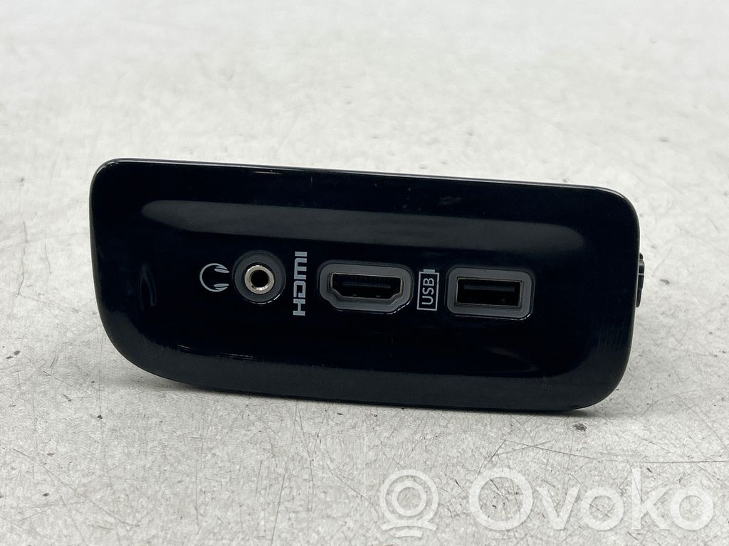 Chrysler Pacifica USB socket connector 