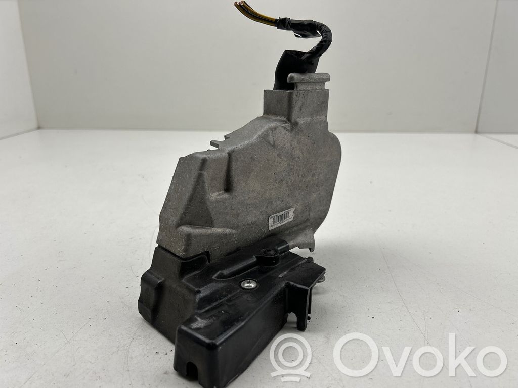 Volvo V50 Front door lock 