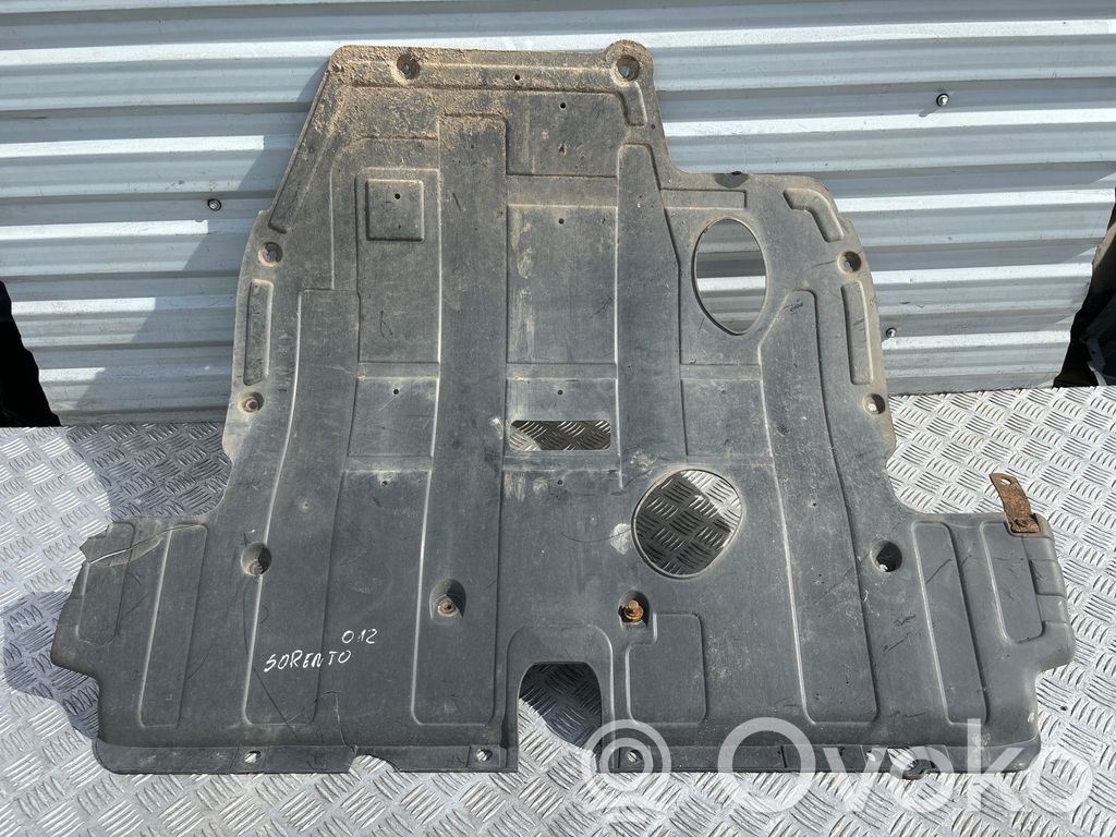 KIA Sorento Engine splash shield/under tray 