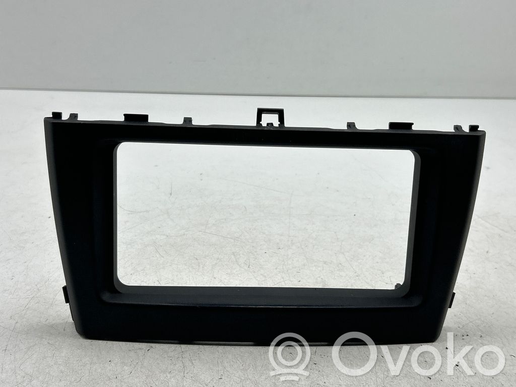Toyota Avensis T270 Radio/GPS head unit trim 
