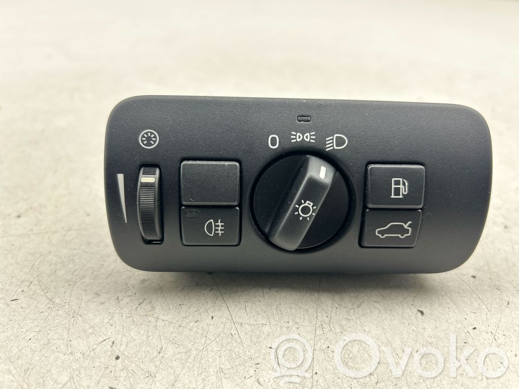 Light switch   30739432,10093571