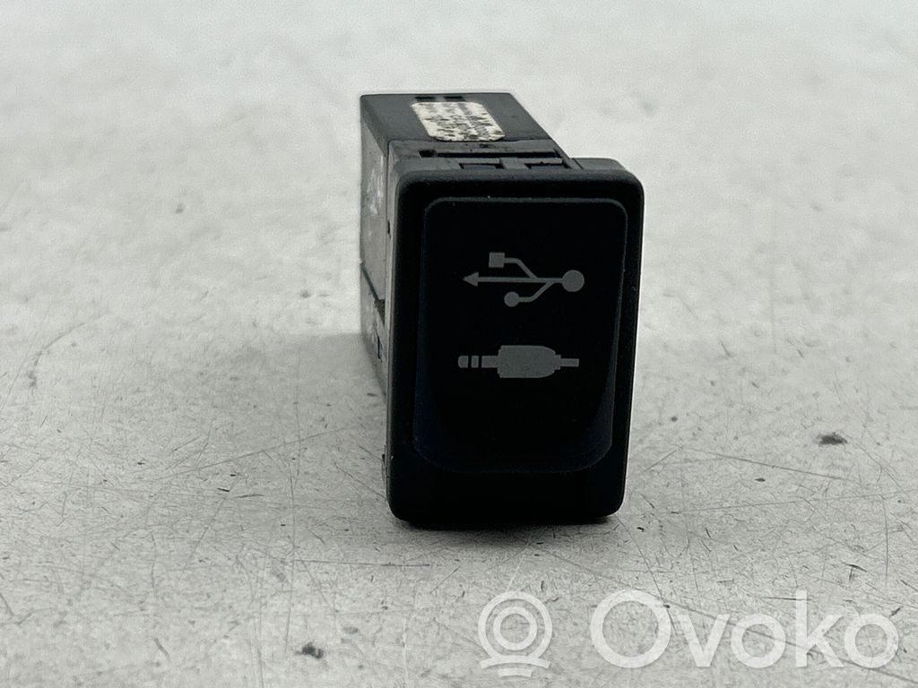 Toyota Verso Gniazdo / Złącze USB 