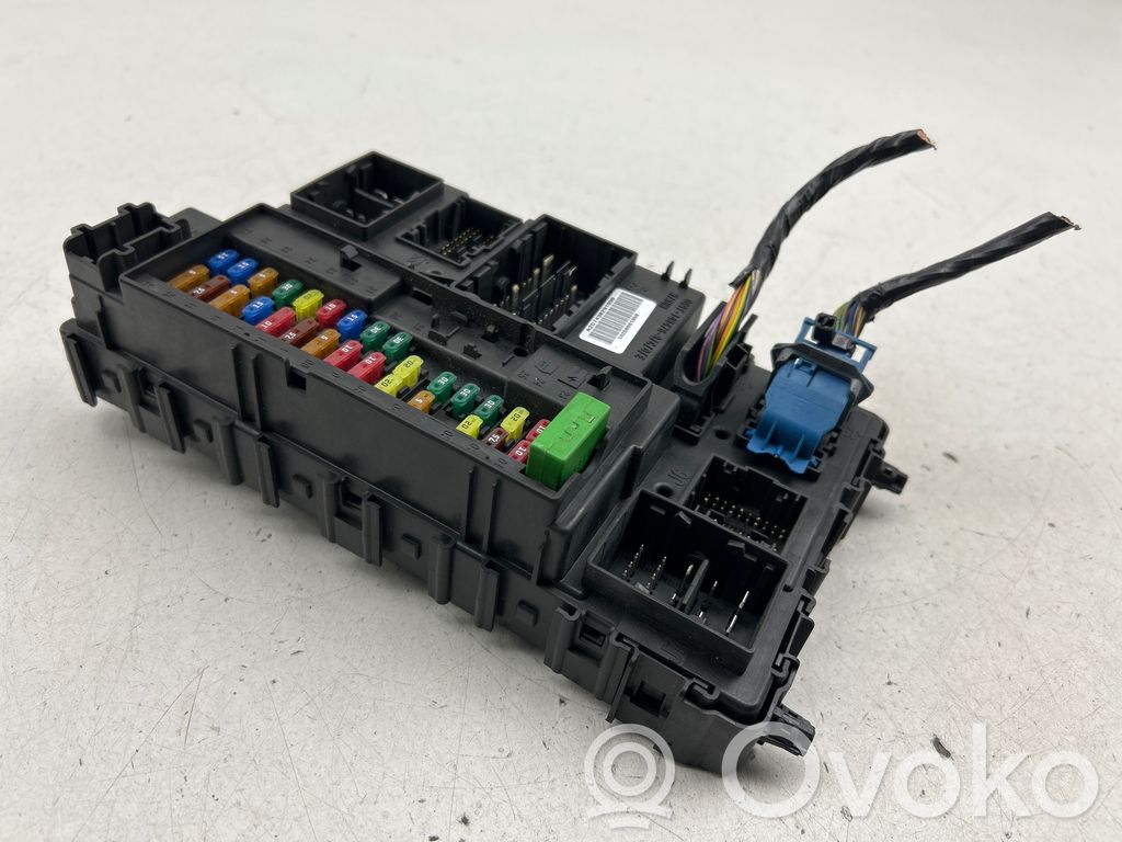 Ford Mondeo MK V Ramka / Moduł bezpieczników 
