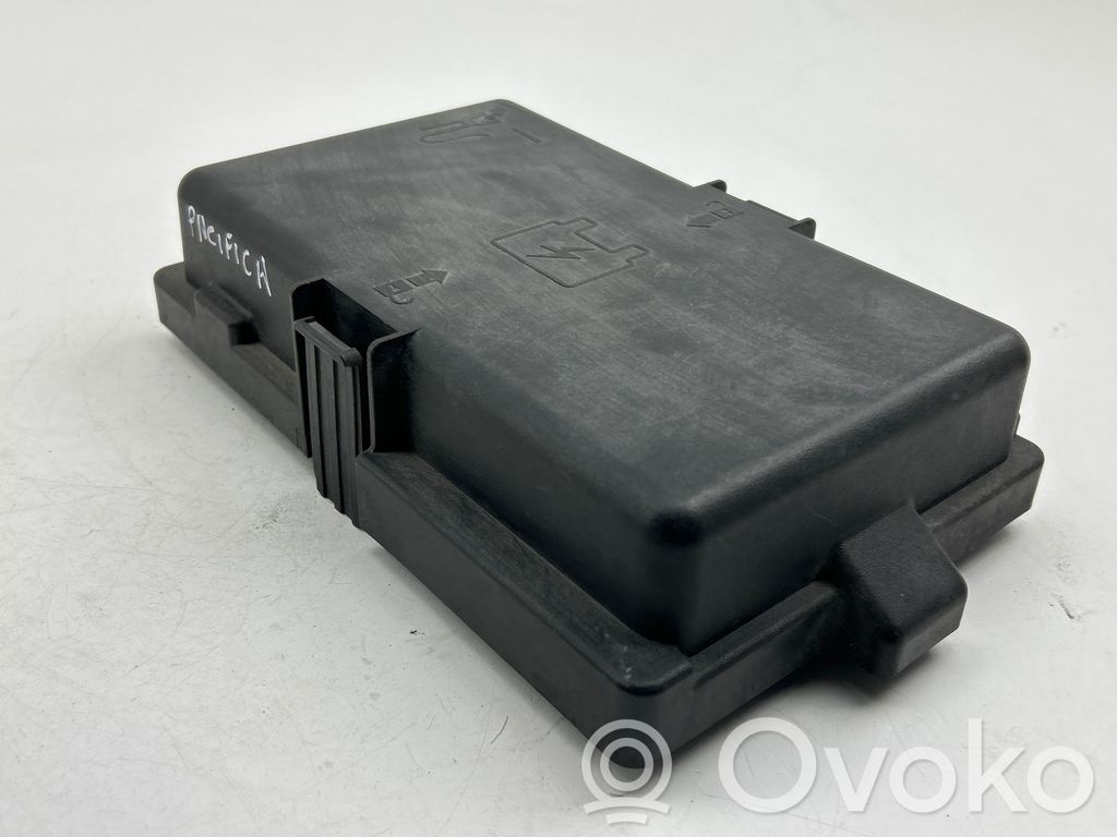 Chrysler Pacifica Fuse box cover 