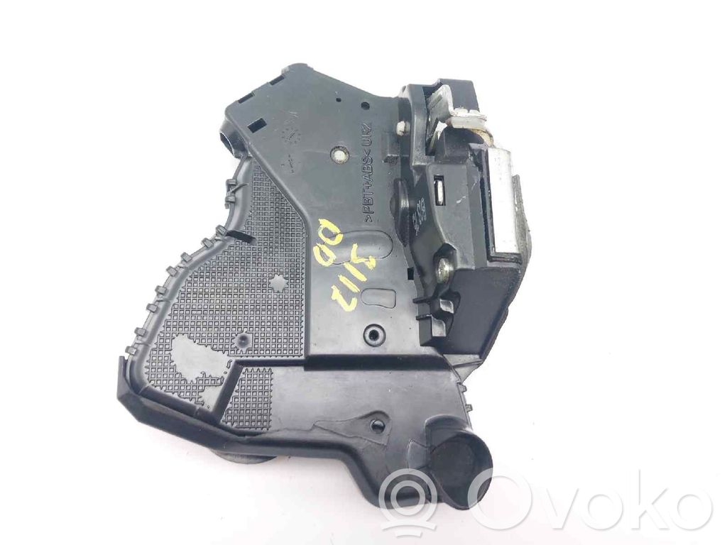 Toyota Auris E180 Front door lock 