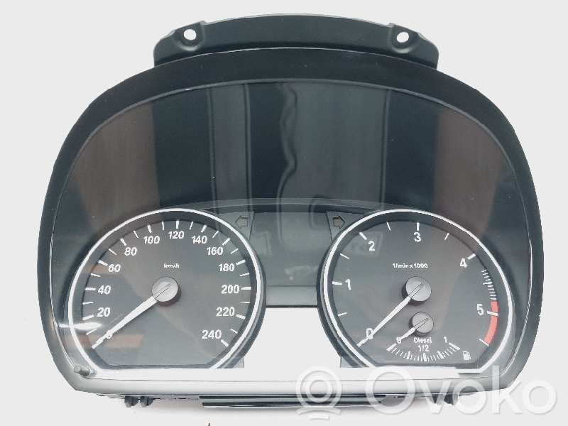 Geschwindigkeitsmesser Cockpit   102495293,918704602,25811510