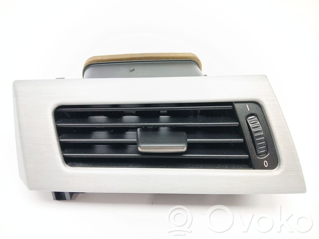 BMW 5 E60 E61 Centrinės oro grotelės 