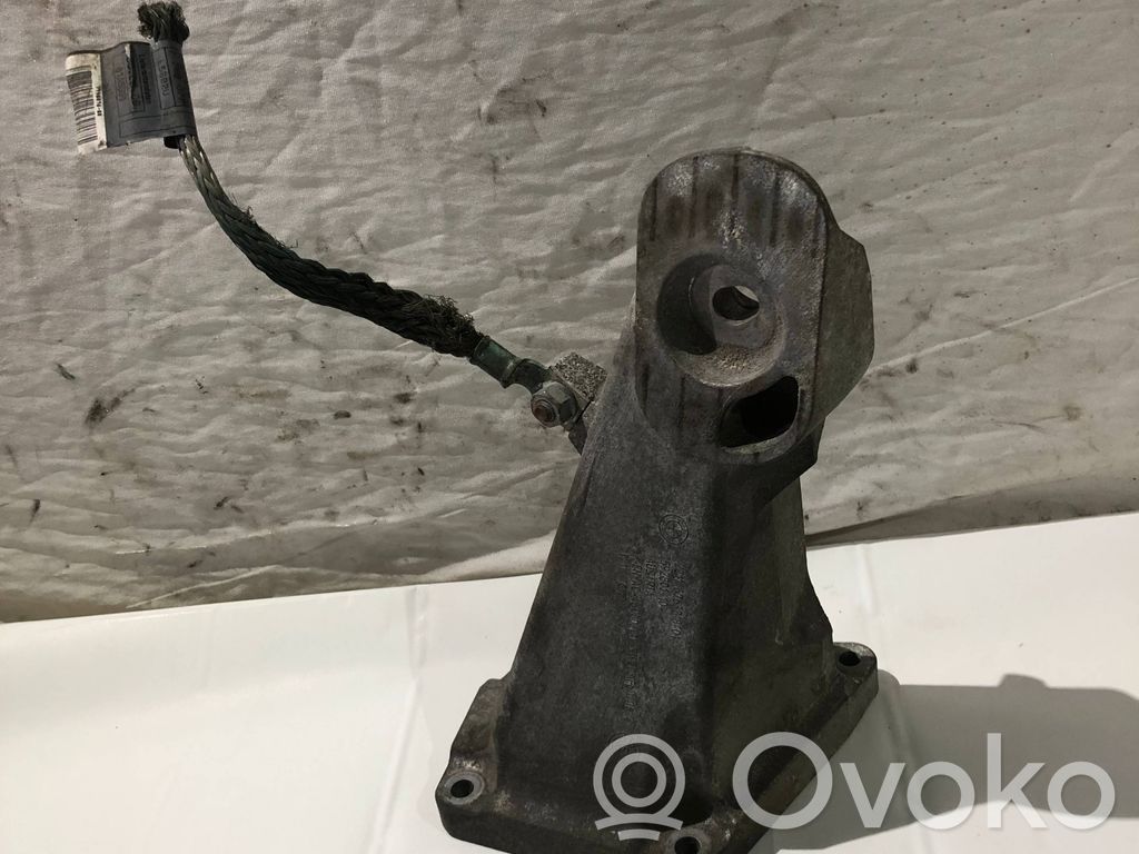 BMW 5 E60 E61 Engine mounting bracket 