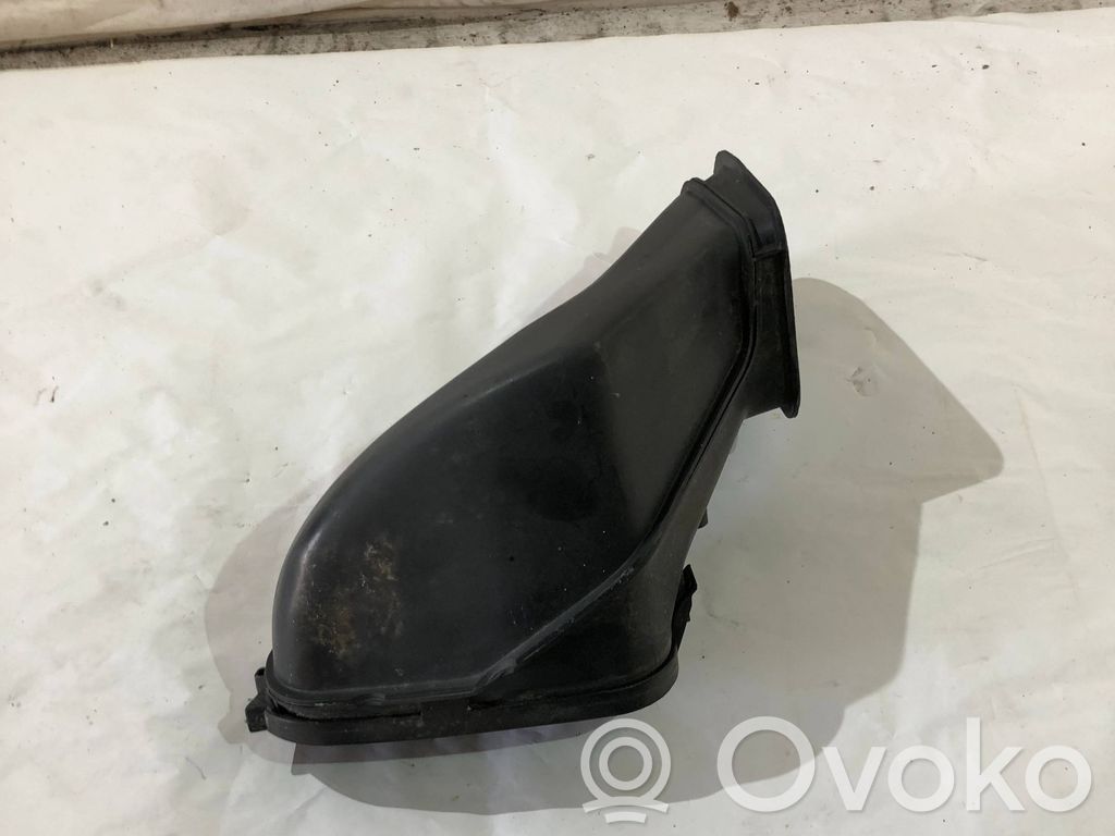 BMW 7 E65 E66 Ilmanoton kanavan osa 