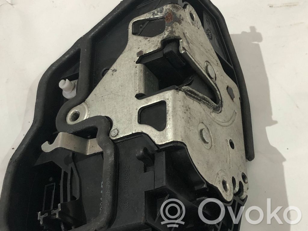 BMW 5 E60 E61 Aizmugurē slēdzene 