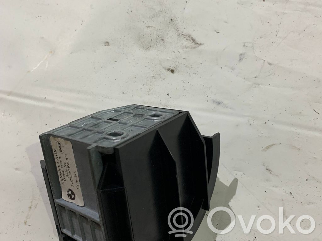 BMW 5 E39 Parcel shelf load cover mount bracket 