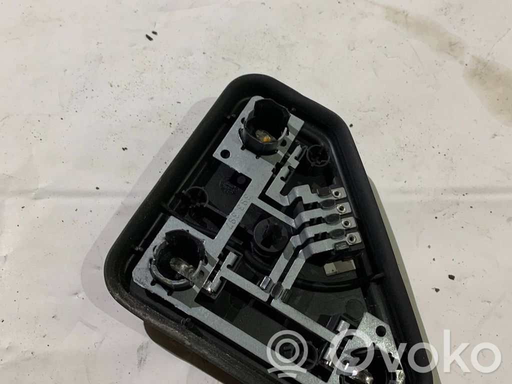 BMW 5 E39 Aizmugures spuldzes vāka turētājs 