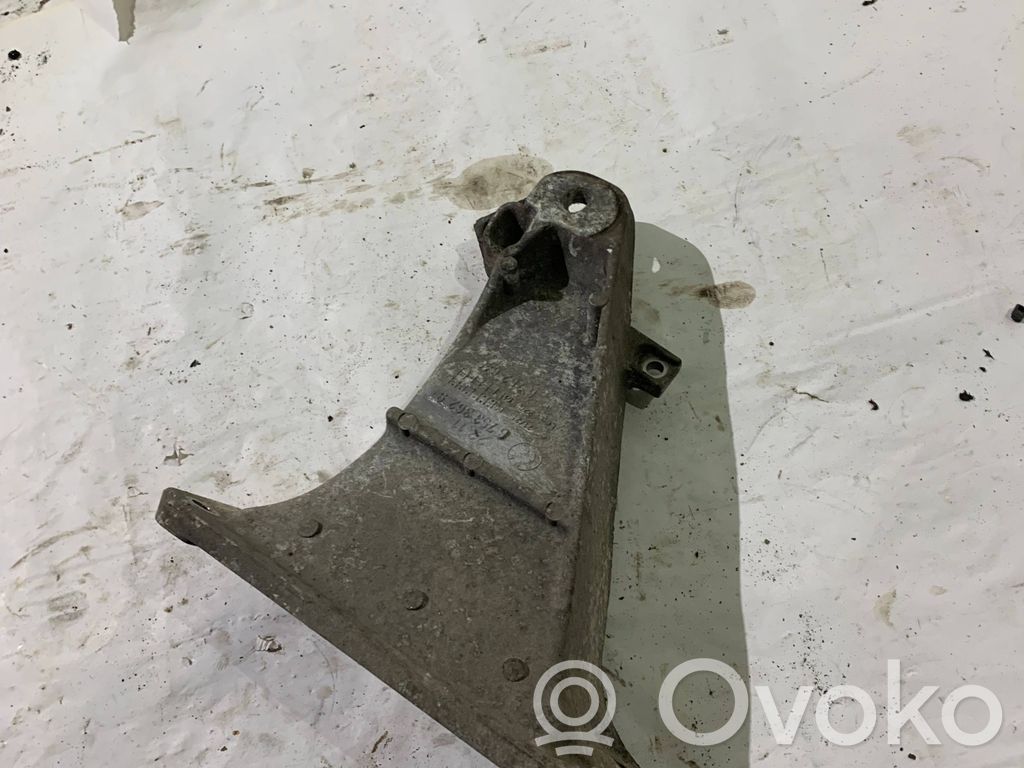BMW 5 E39 Engine mounting bracket 