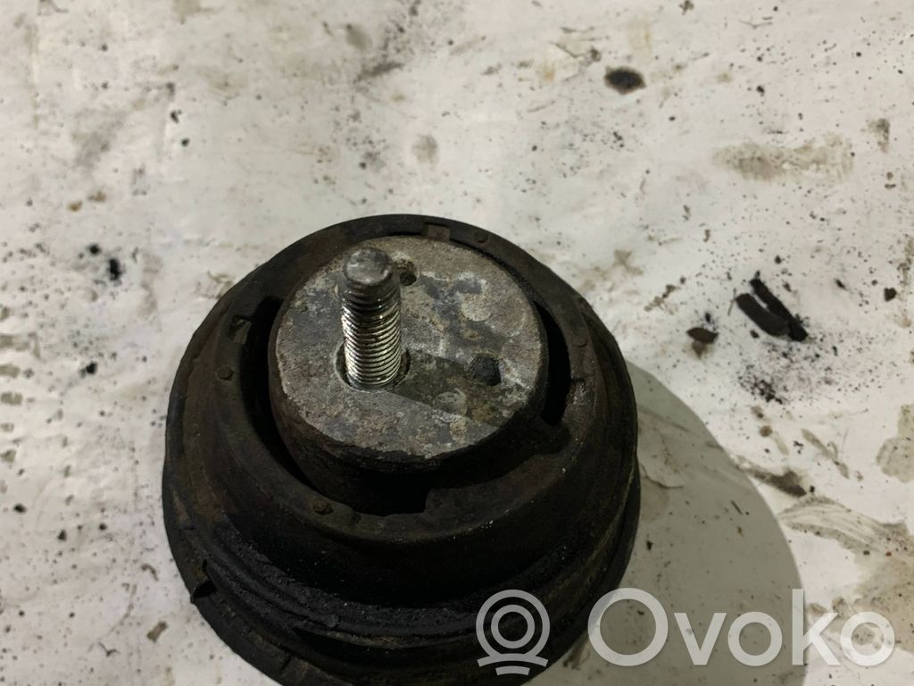 BMW 5 E39 Engine mount bracket 