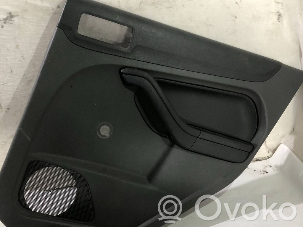 Ford Focus Apšuvums aizmugurējām durvīm 