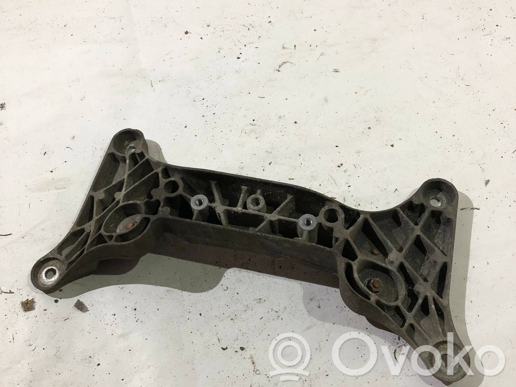 BMW 7 E38 Engine mounting bracket 