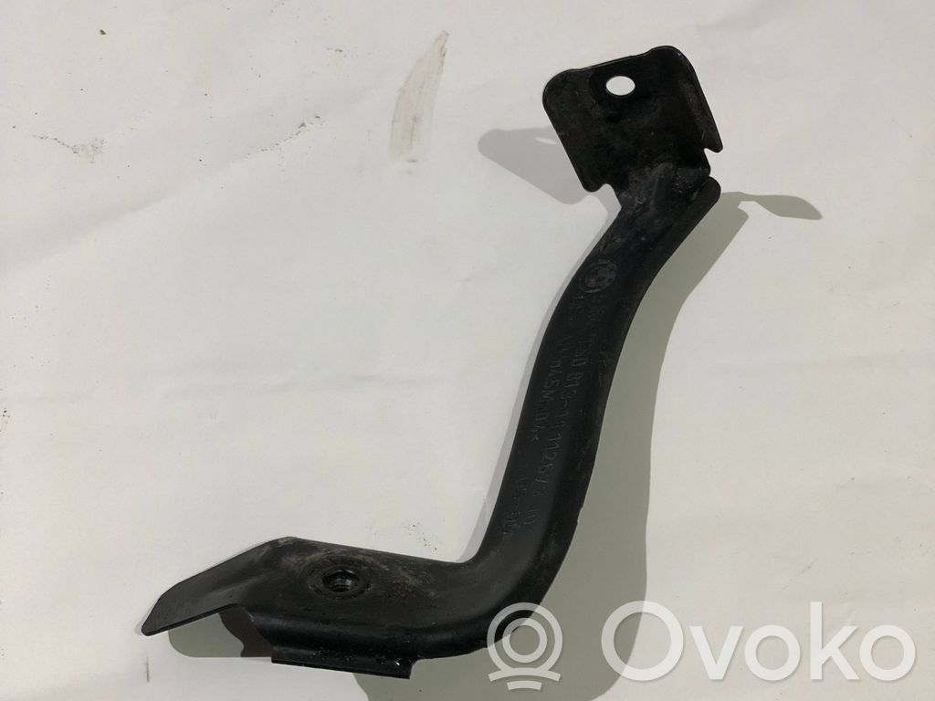 Fender mounting bracket   7060813,1111267310