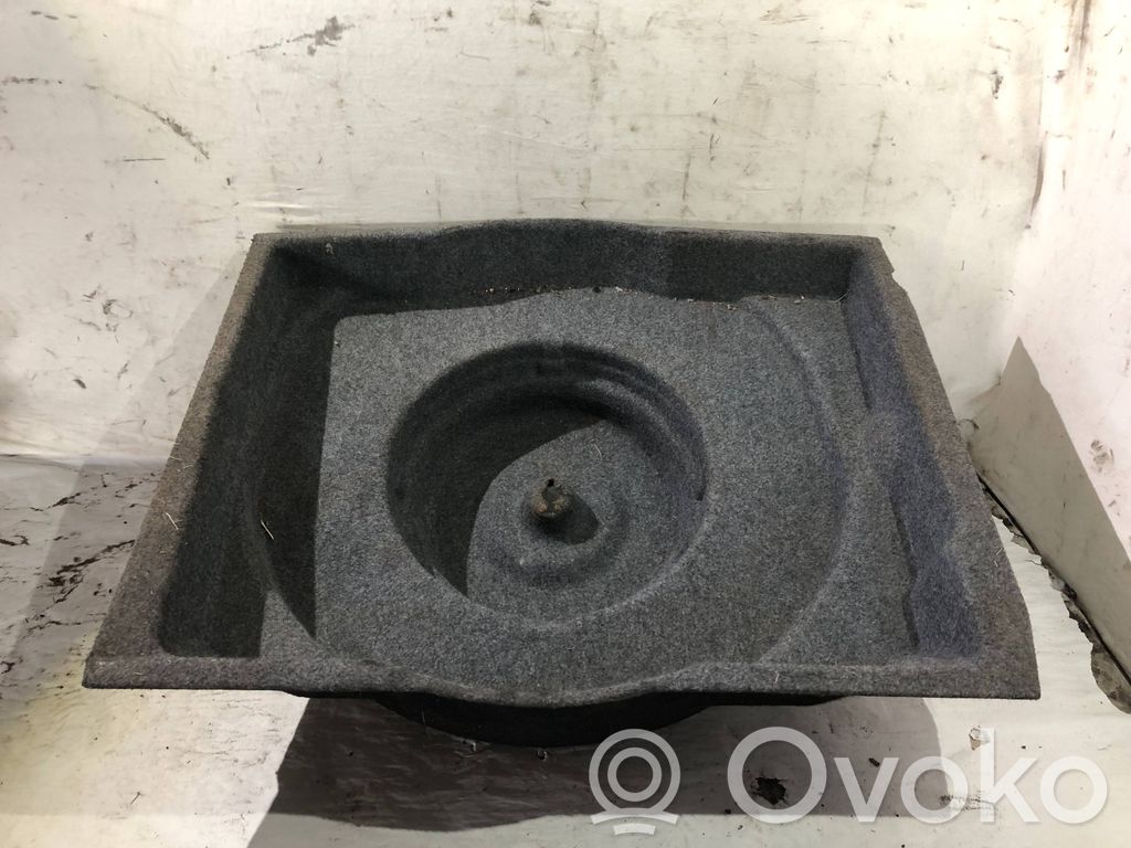 BMW 3 E46 Bagažinės grindys 