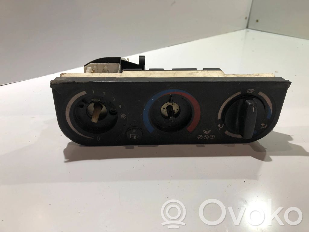 BMW 3 E36 Climate control unit 
