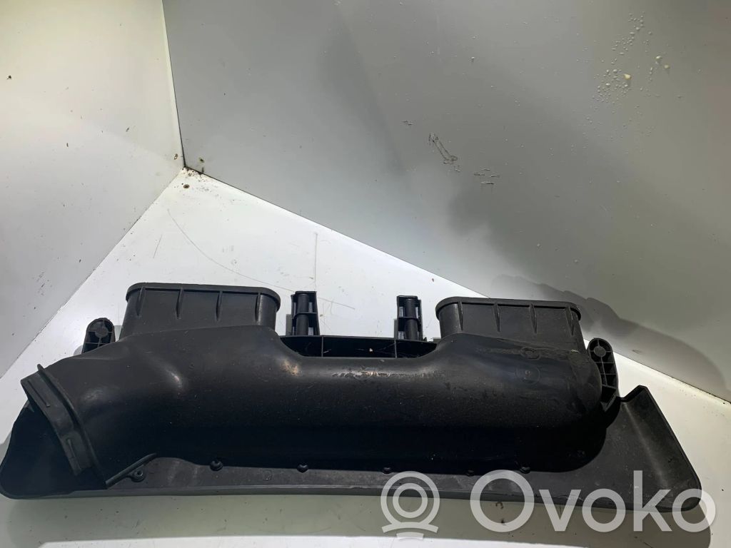 BMW X3 E83 Gaisa ieplūdes kanāla detaļas 