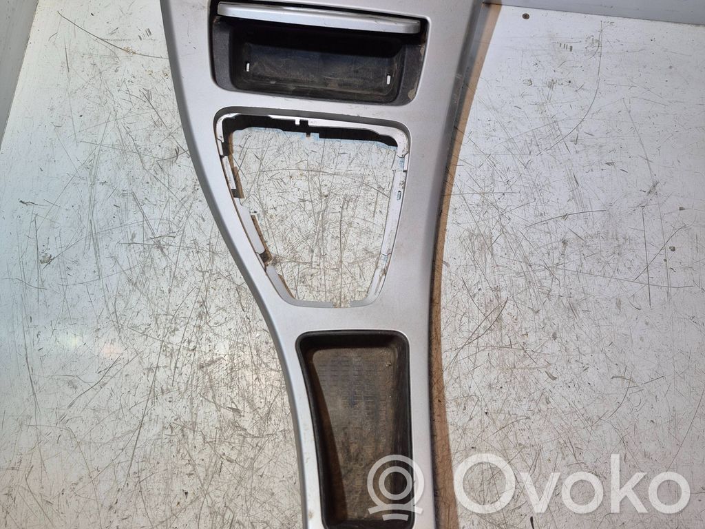 BMW 3 E90 E91 Pavarų perjungimo svirties apdaila (plastikinė) 