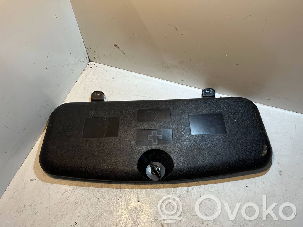 BMW 5 E60 E61 Įrankių daiktadėžė 